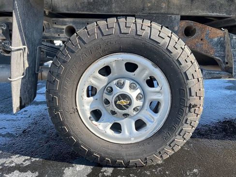 Used 2024 Chevrolet Silverado 2500 LT w/ Convenience Package image 11