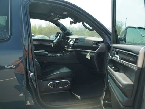 Used 2024 Jeep Wagoneer 4WD w/ Premium Group I image 21