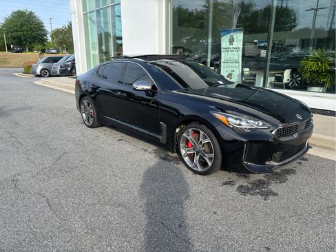 Used 2018 Kia Stinger GT1 image 2