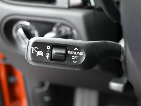 Certified 2024 Porsche Macan AWD/4WD image 12
