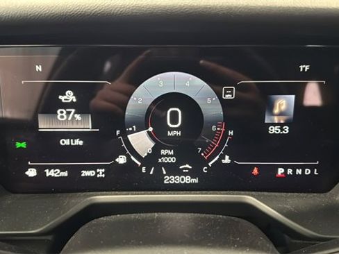 Used 2025 GMC Acadia Elevation image 15