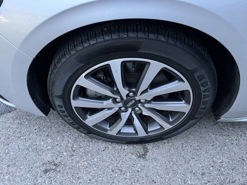 Used 2018 Lincoln Continental Premiere image 18