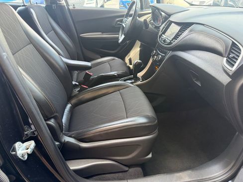 Used 2020 Chevrolet Trax LT w/ Driver Confidence Package AWD/4WD image 18