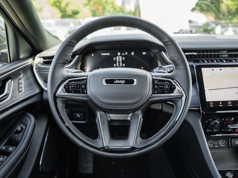 New 2025 Jeep Grand Cherokee Overland w/ Adv Protech Group III image 28