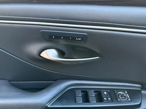 Used 2020 Lexus ES 350 w/ Luxury Package image 11