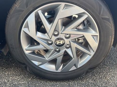 Used 2024 Hyundai Elantra SEL FWD image 11