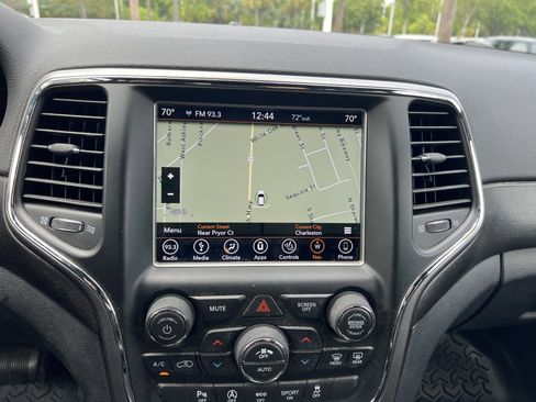Used 2018 Jeep Grand Cherokee Altitude RWD image 24