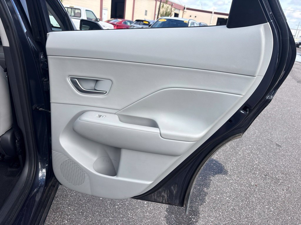Used 2024 Hyundai Kona Limited FWD image 18