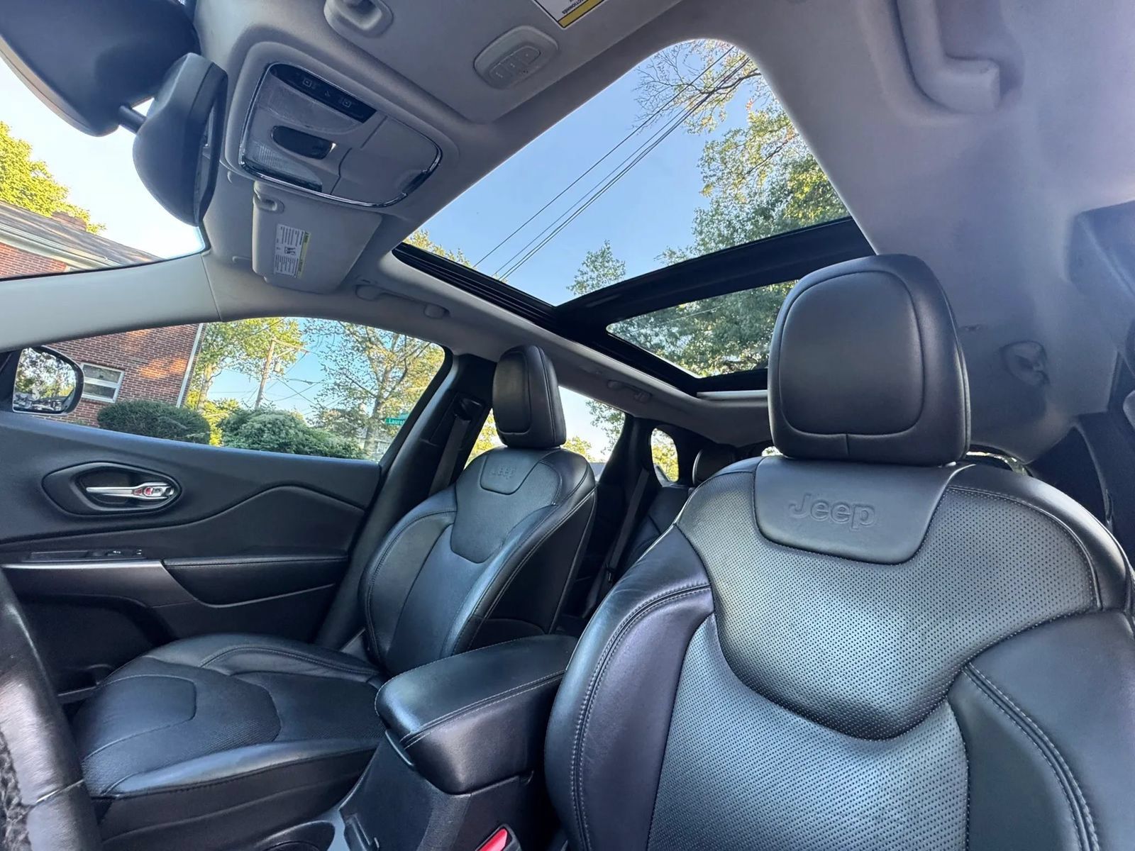 Used 2019 Jeep Cherokee Limited AWD/4WD image 13