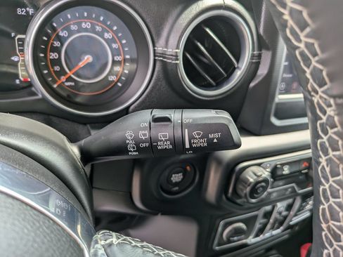 Used 2018 Jeep Wrangler Unlimited Sahara w/ LED Lighting Group AWD/4WD image 31