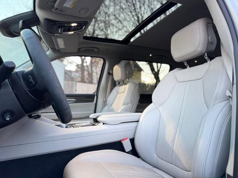 Used 2022 Jeep Wagoneer Series III w/ Premium Group I image 18