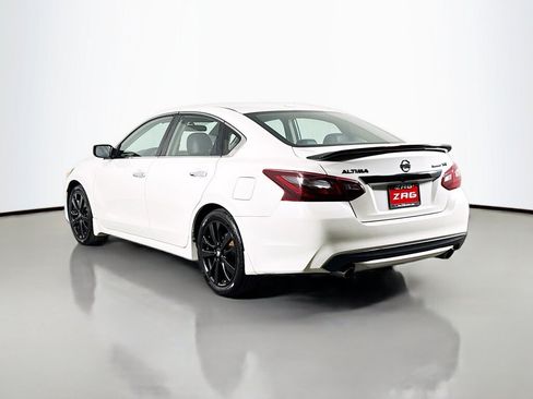 Used 2018 Nissan Altima 2.5 SR w/ SR Midnight Edition FWD image 3