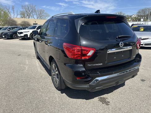 Used 2019 Nissan Pathfinder S image 5