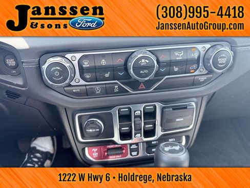 Used 2025 Jeep Wrangler Unlimited Rubicon w/ Convenience Group AWD/4WD image 24