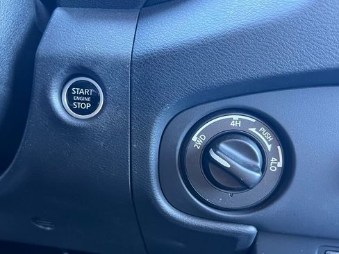 Used 2023 Nissan Frontier SV image 26