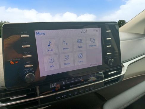 Used 2021 Toyota Sienna LE AWD/4WD image 11