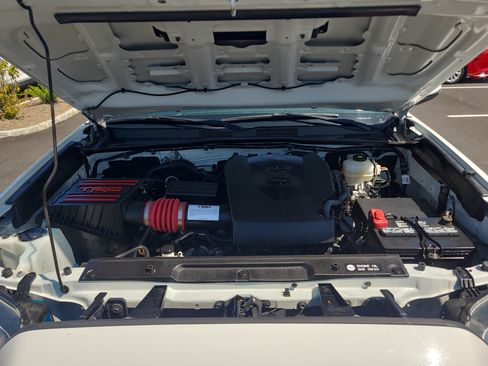 Certified 2019 Toyota Tacoma TRD Pro AWD/4WD image 33