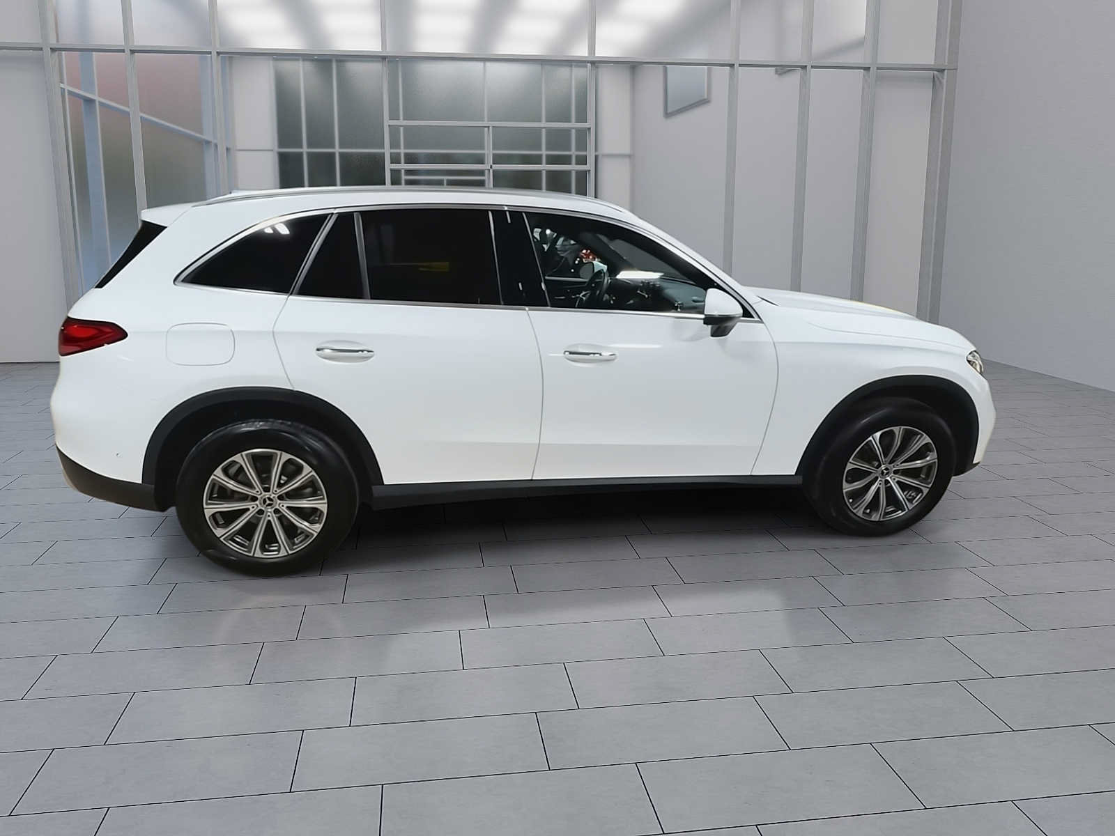 Used 2024 Mercedes-Benz GLC 300 4MATIC image 9