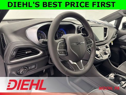 New 2026 Chrysler Pacifica Limited image 26