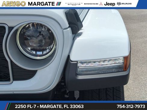New 2026 Jeep Wrangler Unlimited Sahara AWD/4WD image 10