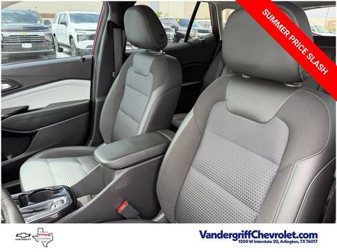 Certified 2025 Chevrolet Trax LT w/ Driver Confidence Package FWD image 23