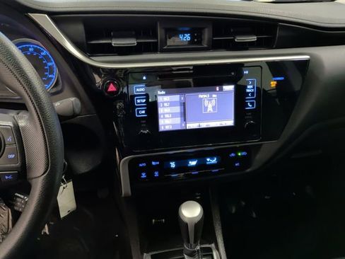 Used 2018 Toyota Corolla LE image 21