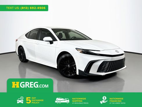 Used 2025 Toyota Camry SE w/ Convenience Package FWD image 1