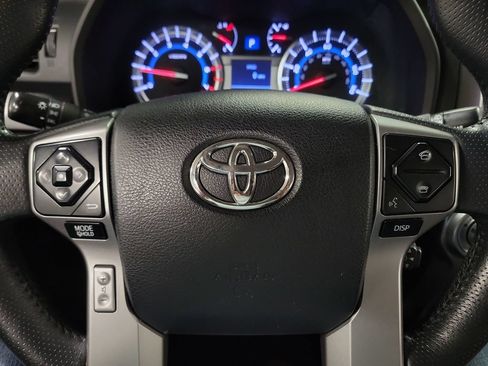 Used 2017 Toyota 4Runner SR5 AWD/4WD image 14