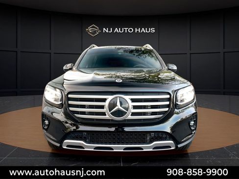 Used 2024 Mercedes-Benz GLB 250 image 3