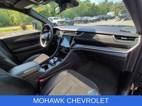 Used 2023 Jeep Grand Cherokee Altitude AWD/4WD image 29