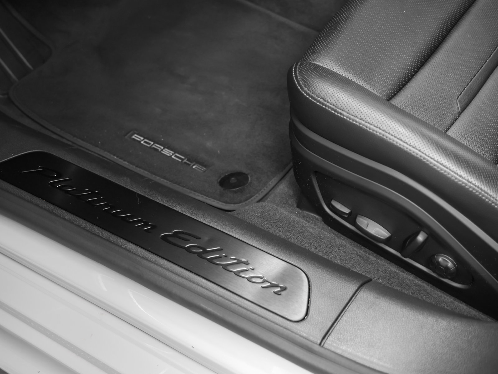 Certified 2023 Porsche Panamera 4 Platinum Edition AWD/4WD image 26