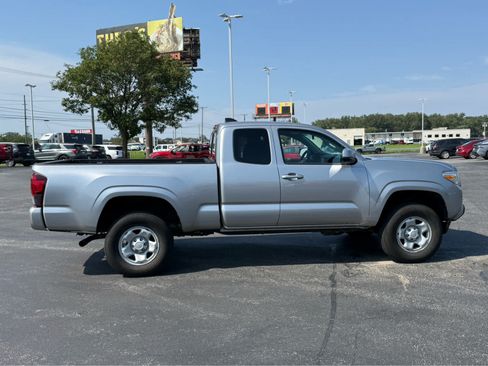 Used 2021 Toyota Tacoma SR w/ SR Convenience Package AWD/4WD image 8