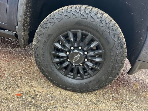 Used 2023 Chevrolet Silverado 2500 LTZ w/ LTZ Plus Package image 6