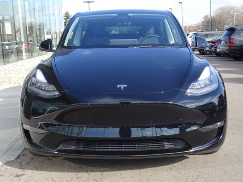 Used 2021 Tesla Model Y Long Range image 7