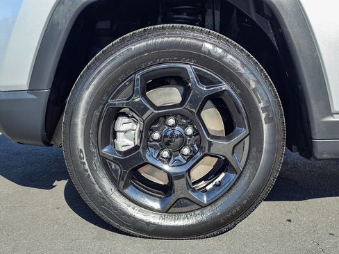 Used 2024 Jeep Compass Trailhawk image 18