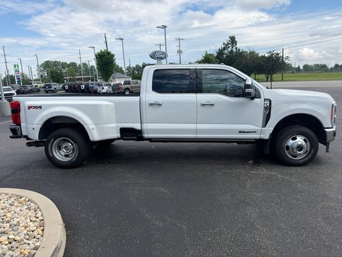 Used 2023 Ford F350 Lariat w/ Lariat Ultimate Package AWD/4WD image 5