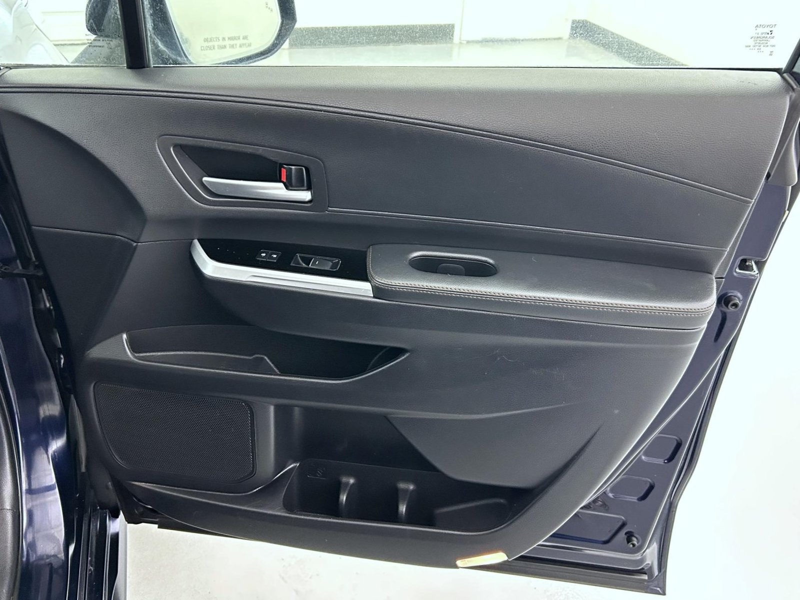 Used 2025 Toyota Sienna Limited AWD/4WD image 16