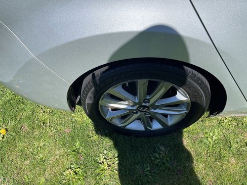 Used 2015 Hyundai Elantra SE w/ Option Group 02 FWD image 25