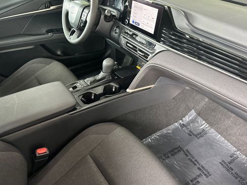 Used 2025 Toyota Camry LE image 18