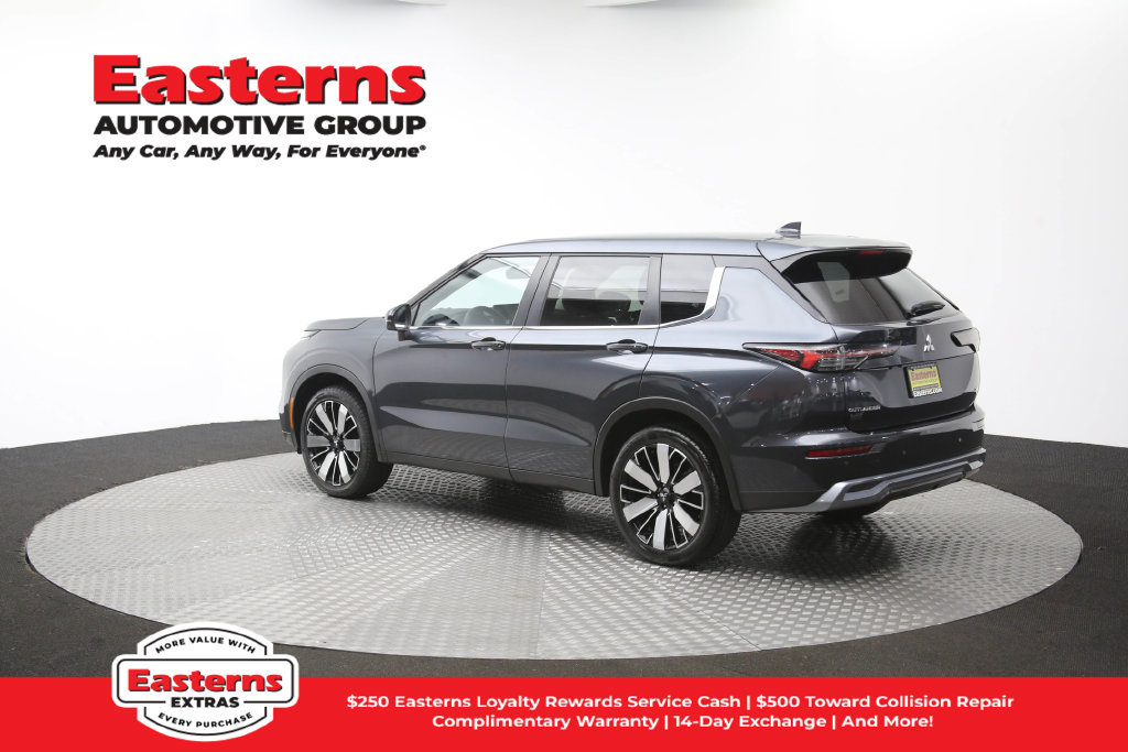 Used 2025 Mitsubishi Outlander SE FWD image 65