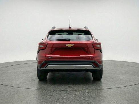 Used 2025 Chevrolet Trax LT w/ LT Convenience Package FWD image 7