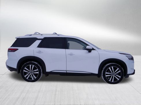 Certified 2025 Nissan Pathfinder Platinum w/ Cargo Package image 8