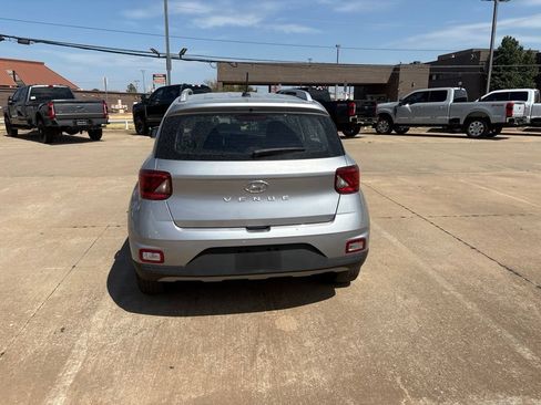 Used 2025 Hyundai Venue SEL FWD image 5