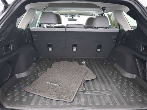 Used 2022 Subaru Outback Limited image 17