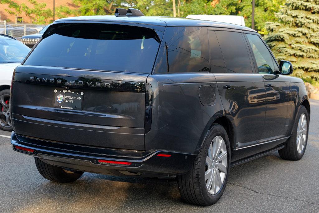 Used 2025 Land Rover Range Rover Long Wheelbase SE AWD/4WD image 7