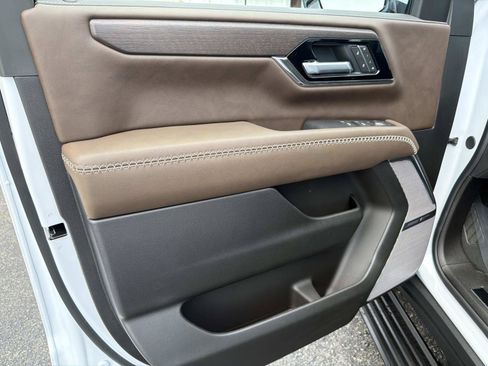 New 2026 GMC Yukon Denali Ultimate AWD/4WD image 17