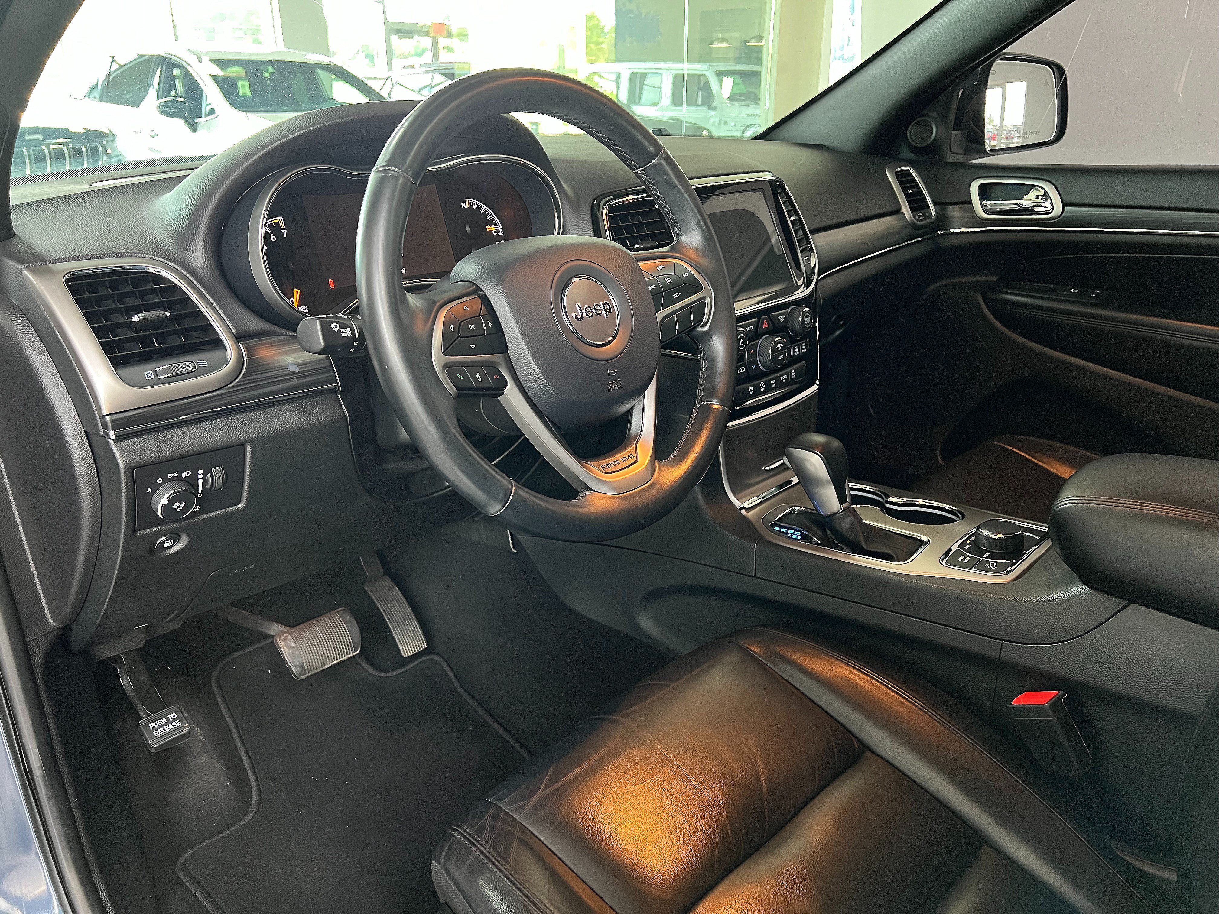 Used 2019 Jeep Grand Cherokee Limited AWD/4WD image 9