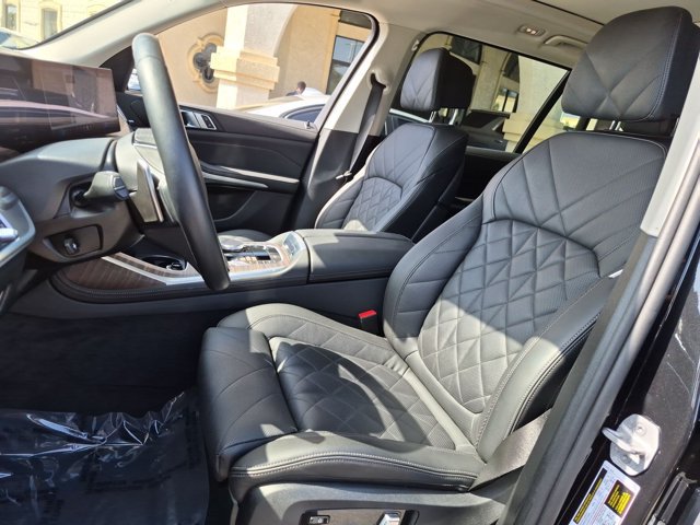 Used 2024 BMW X7 xDrive40i w/ Parking Assistance Package AWD/4WD image 16