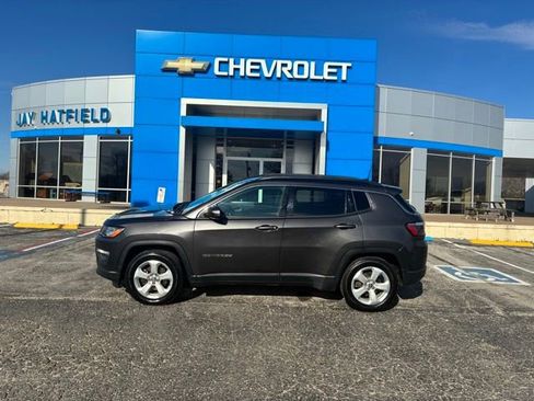 Used 2019 Jeep Compass Latitude FWD image 1