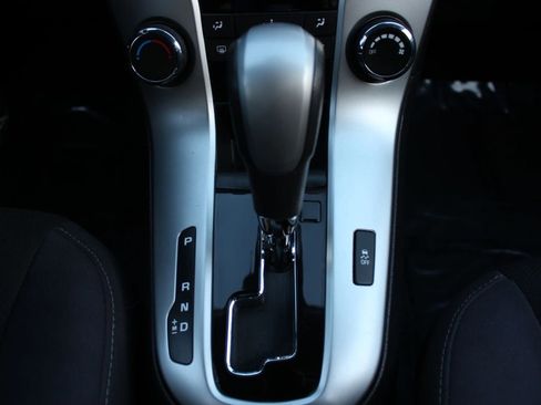 Used 2016 Chevrolet Cruze LT w/ Technology Package image 30